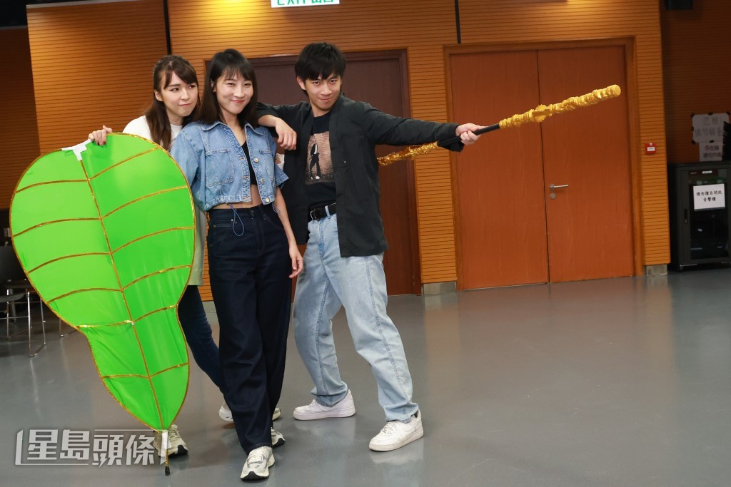 （左起）孫慧雪、曹越和黃進林參演音樂劇《西遊記》，既要用心演出，又要照顧同場小演員，殊不容易。
