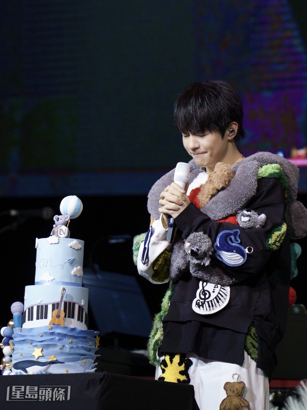 6月9日生日的Ian,獲贈3層生日蛋糕。 6月9日生日的Ian,獲贈3層生日蛋糕。