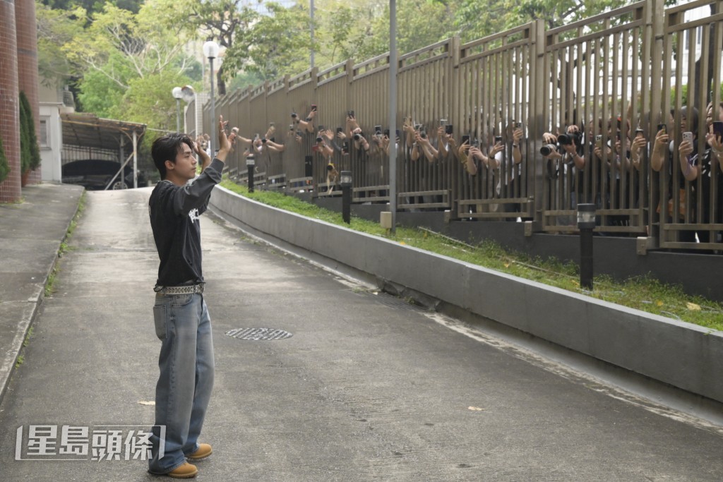 问到何时跟Ian 再合作，AK坦言唔难等，大家可以期待。