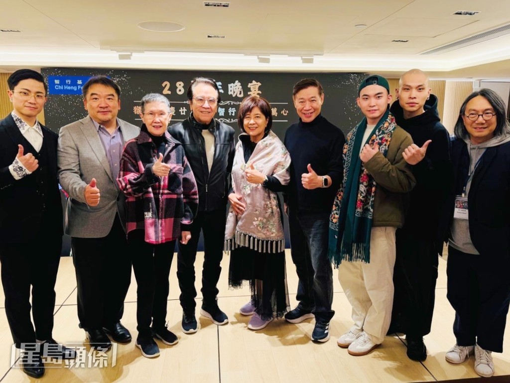 慶功晚宴上大合照。
