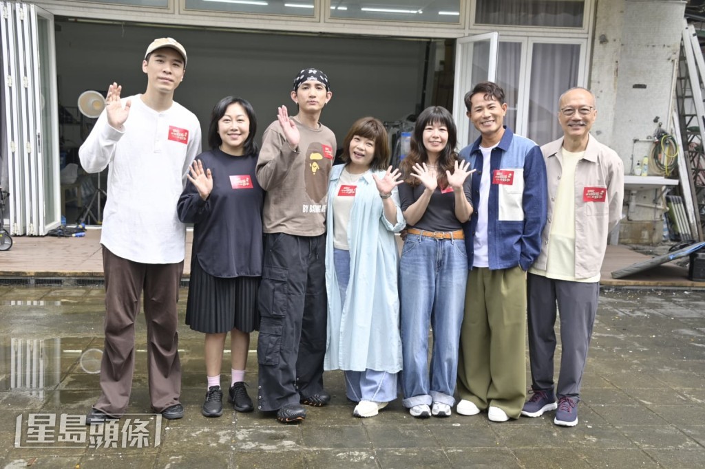 電影《關於那隻烏龜的故事》開鏡，（左起）梁仲恆、胡麗英、楊樂文、阮小儀、阮韻珊、王耀祖、倪秉郎亮相。