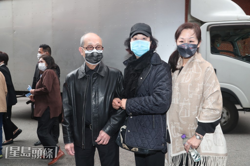 2021年前吳孟達因肝癌離世，「蝦嫂」（中）都有現身送別好友。