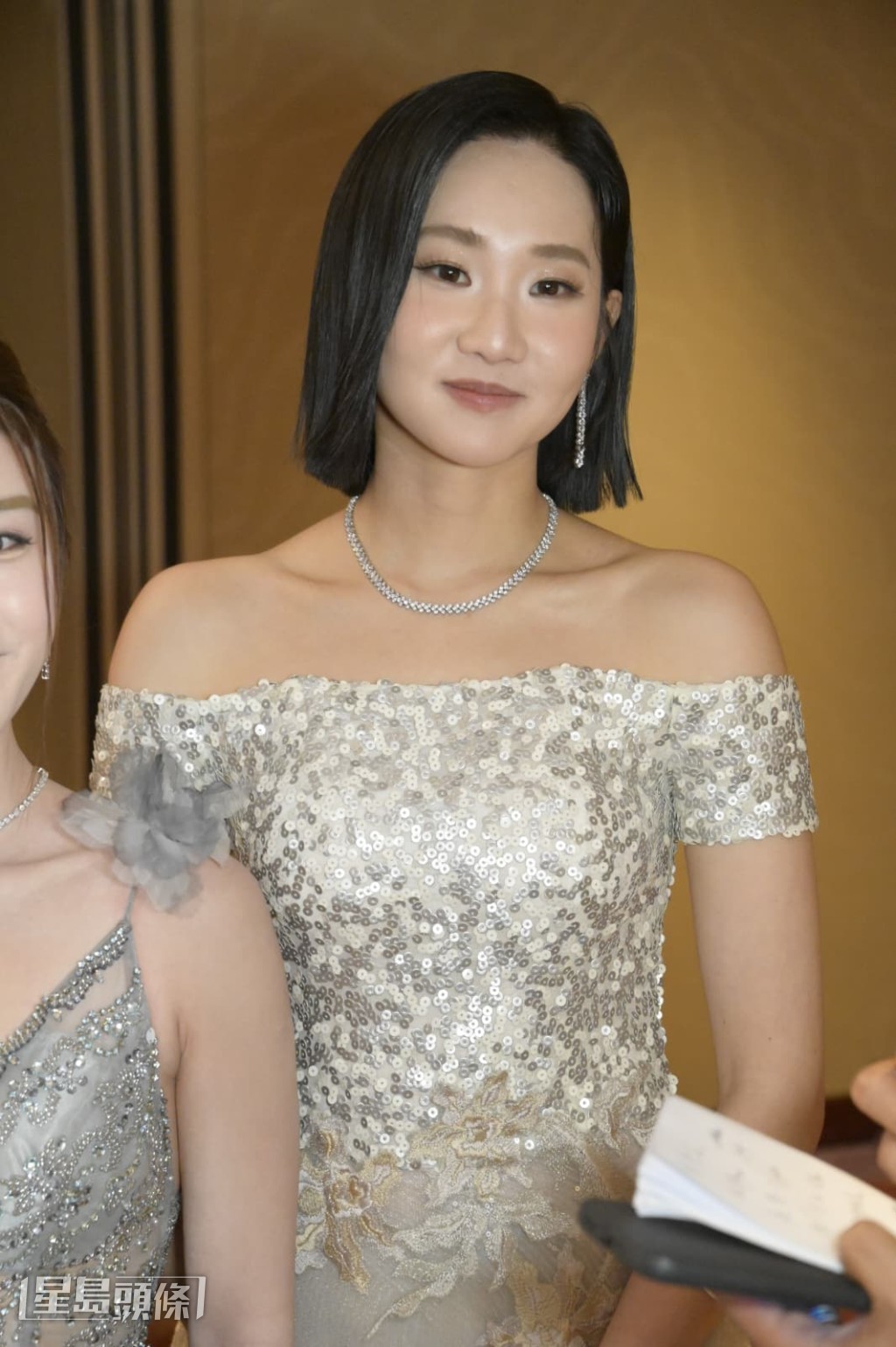 袁文靜神秘表示將有機會見到她唱歌，叫大家期待一下。