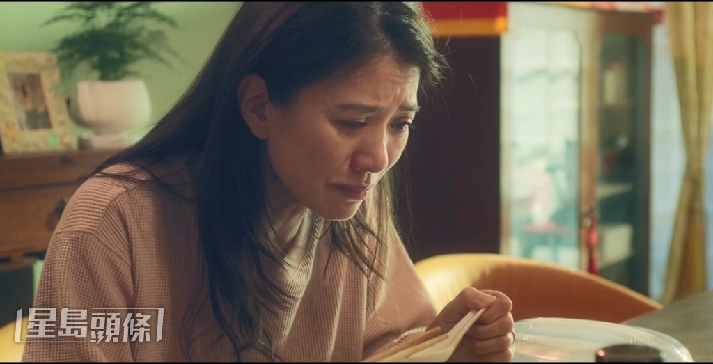 袁詠儀其中一場食麵的獨腳戲中，要不停落淚，令現場工作人員也讚歎。