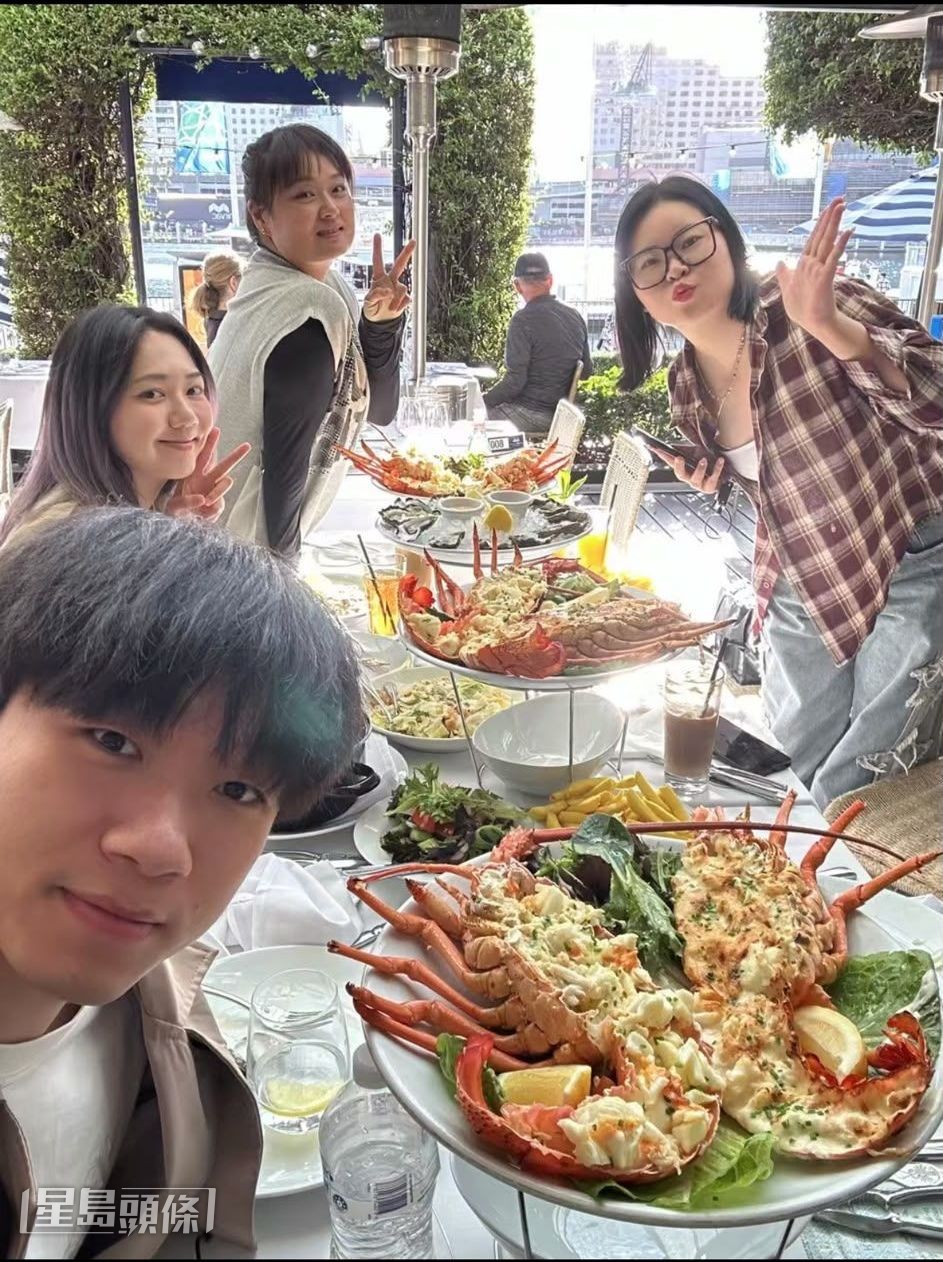 時常一起外出工作(前左1)。
