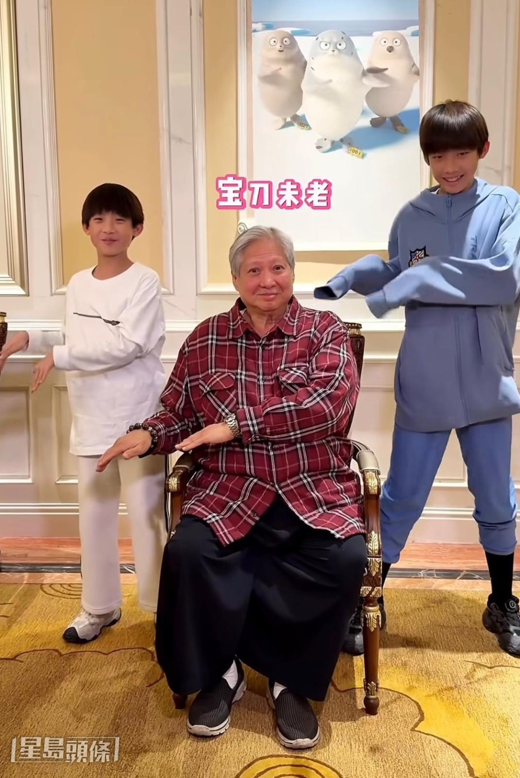 早前他上载多条抖音影片，可见他状态比之前精神