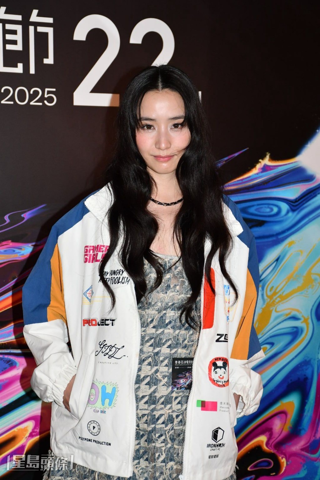 由於電影是4年前拍攝,她覺得當時5位女主角樣子很青澀。 由於電影是4年前拍攝,她覺得當時5位女主角樣子很青澀。