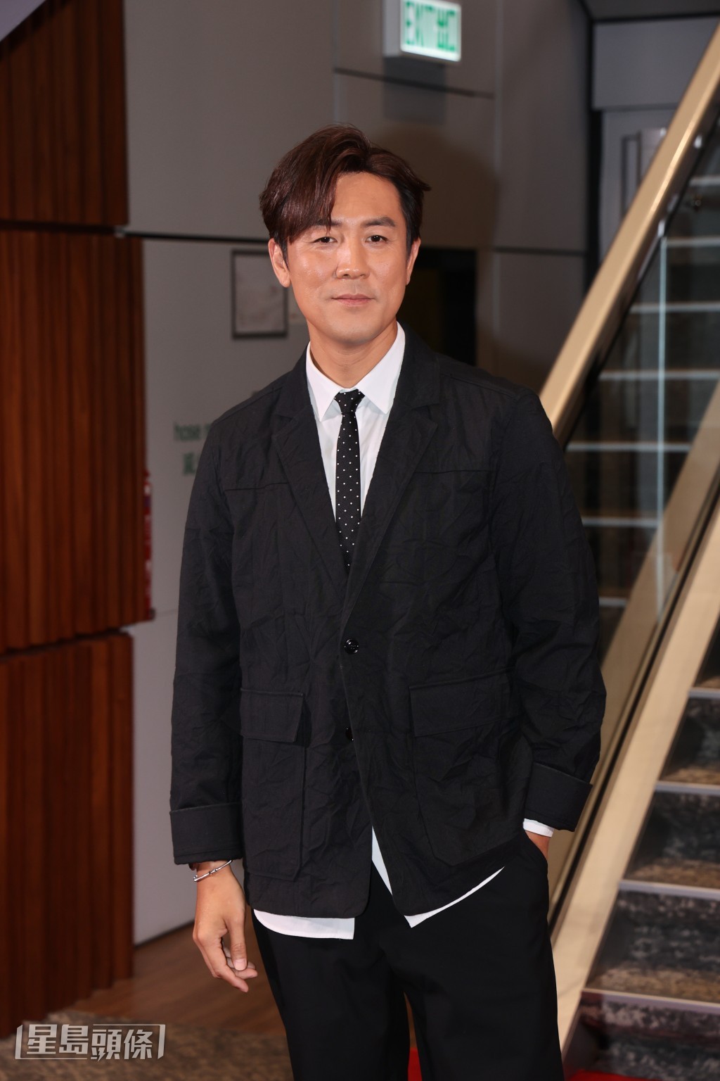 譚俊彥到中環出席《新聞女王2》宣傳。