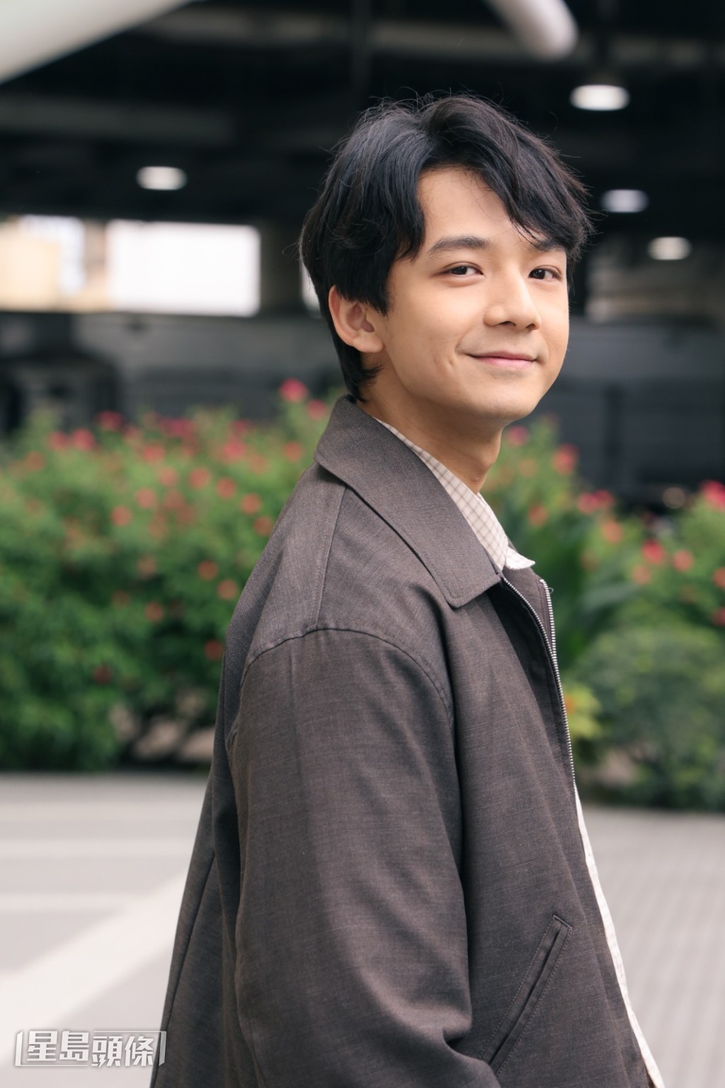 施焯日指自己為角色加了很多細節，着觀眾回去翻睇認證。