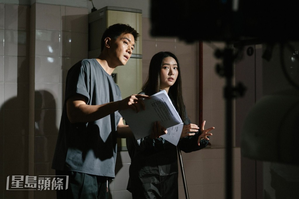 Joey 最近全心投入舞台劇表演，卻仍抽空參與演出，可見 Joey 跟諾懿的友情深厚。