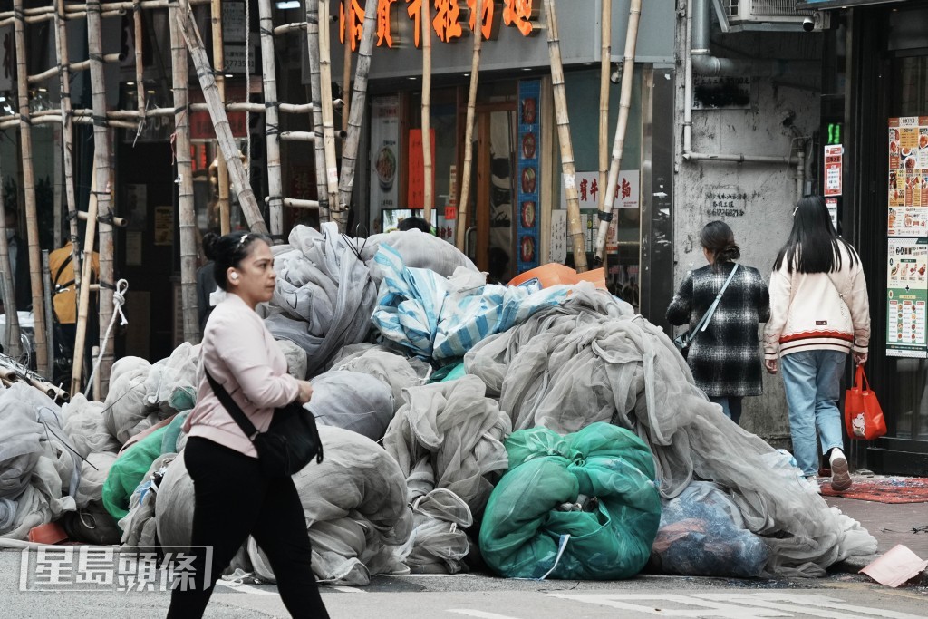今次火災揭露不少制度性問題,單靠承建商自律和現有抽查機制,根本無法確保物料安全,甚至有人企圖蒙混過關,謀取利益。 今次火災揭露不少制度性問題,單靠承建商自律和現有抽查機制,根本無法確保物料安全,甚至有人企圖蒙混過關,謀取利益。
