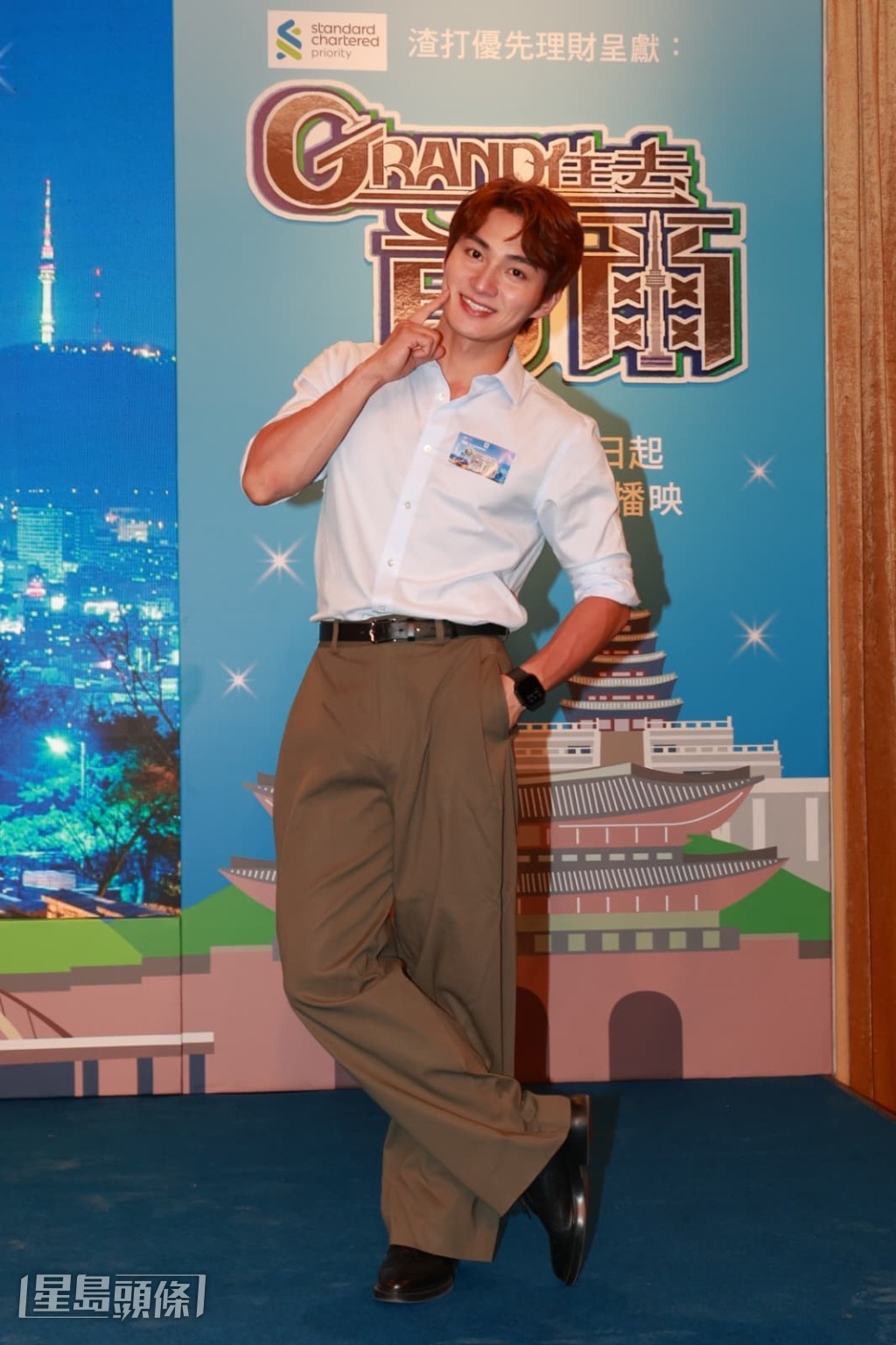 節目中，周嘉洛 化妝扮韓星整蠱途人。