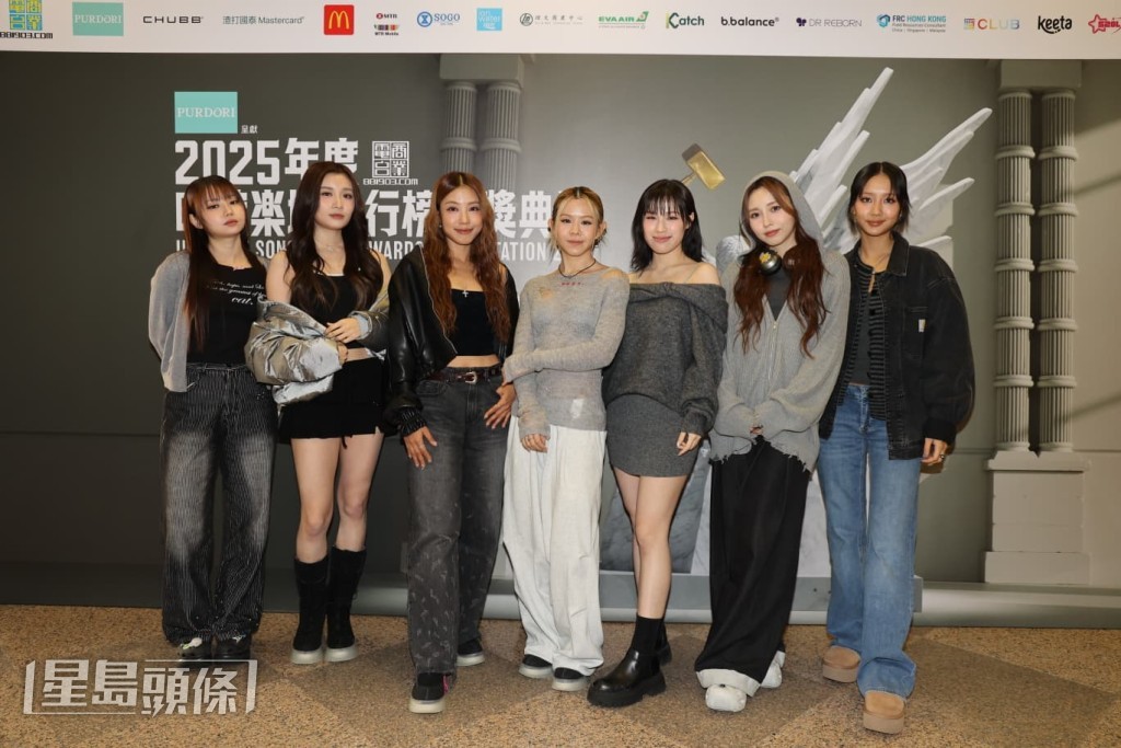 新歌歌詞像是今年的總結，大家都被歌詞所感動。