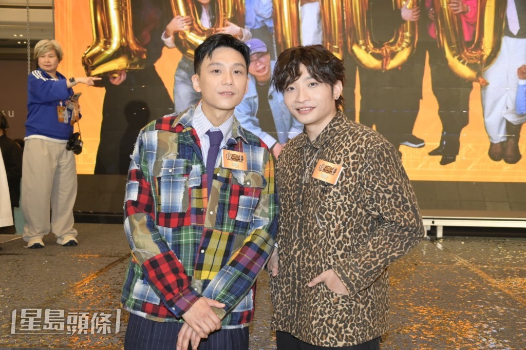 小野表示破億票房着醫生Look派福利。 小野表示破億票房着醫生Look派福利。