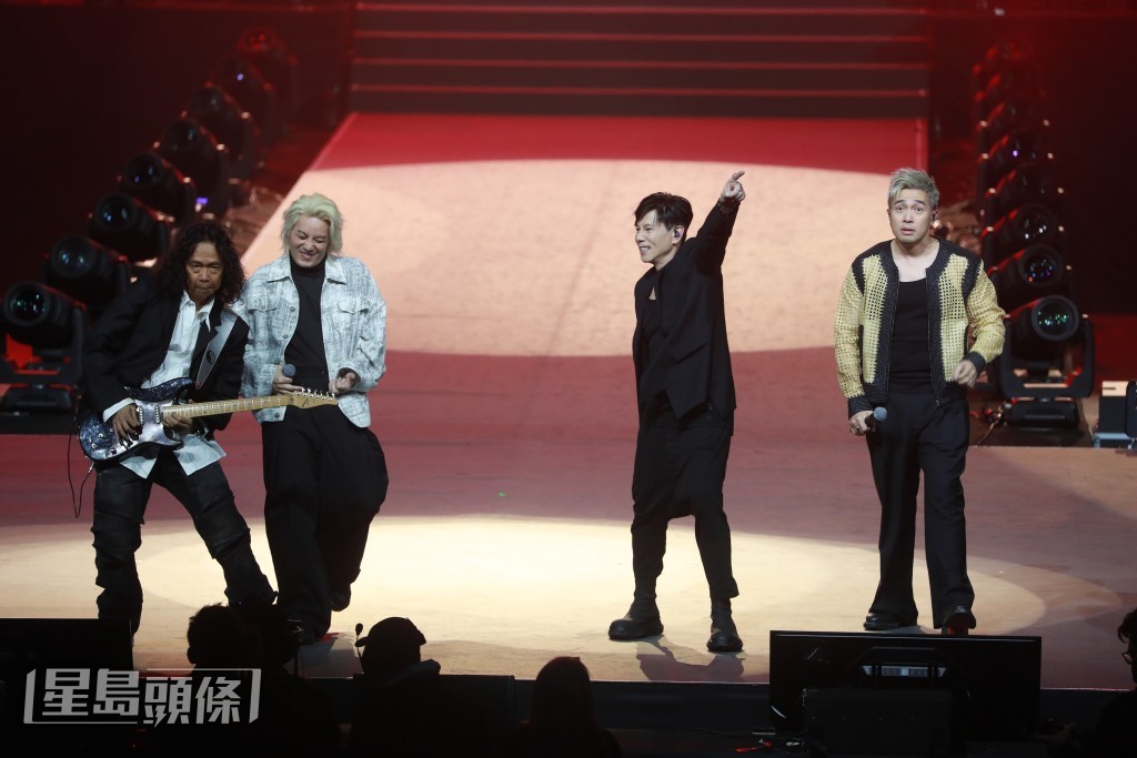 太極樂隊曾在《Chill Club頒獎禮 24/25》中,與Dear Jane一同表演。 太極樂隊曾在《Chill Club頒獎禮 24/25》中,與Dear Jane一同表演。