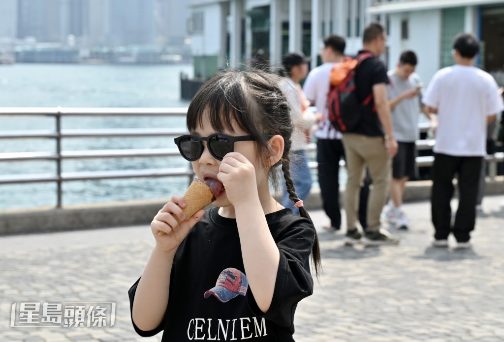 酷熱天氣警告現正生效。資料圖片
