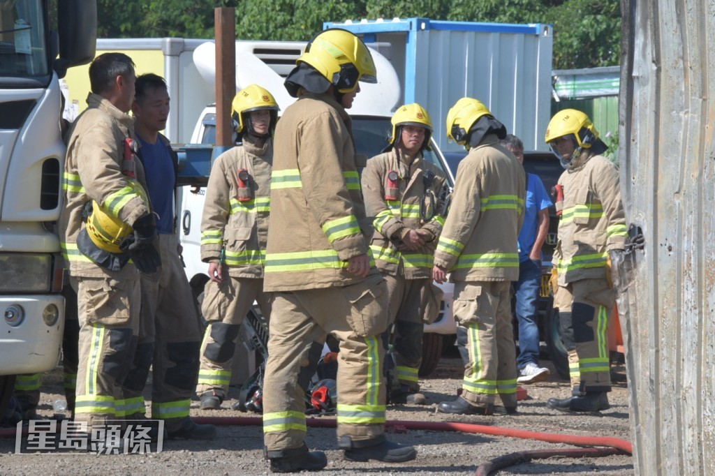 約23分鐘後將火救熄。楊偉亨攝 