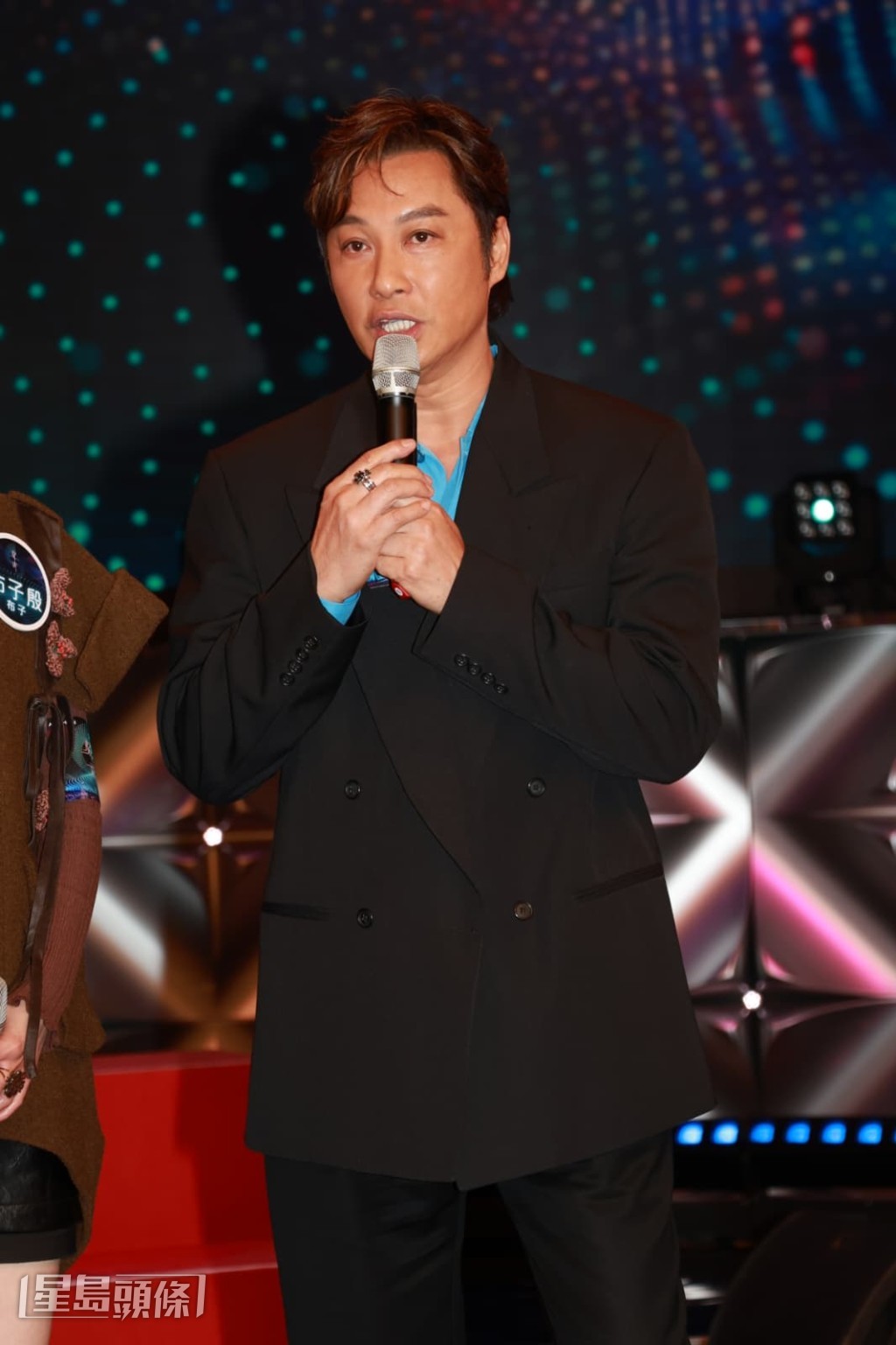 譚耀文經常鼓勵學員行山,要求他們邊行山邊練歌, 譚耀文經常鼓勵學員行山,要求他們邊行山邊練歌,