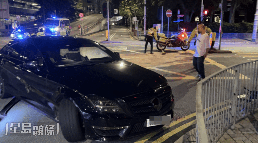 車禍後,葛民輝自行步出車廂,並無受傷。蔡楚輝攝 車禍後,葛民輝自行步出車廂,並無受傷。蔡楚輝攝