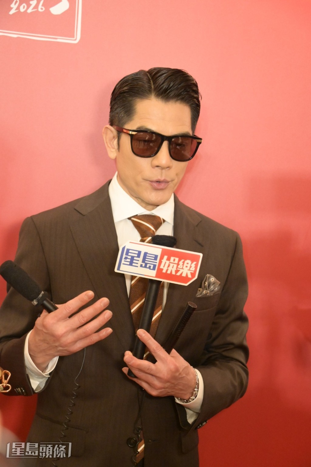 他說女兒喜歡跳舞，在這方面都有天份，拍子感好強。