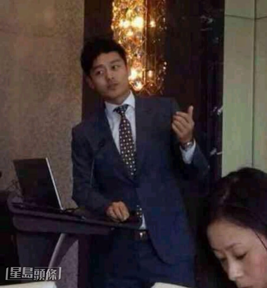 全智賢老公崔俊赫乃韓國國寶級服裝設計師李英熙的外孫、設計師李貞宇之子，家世顯赫又是著名高富帥才俊。