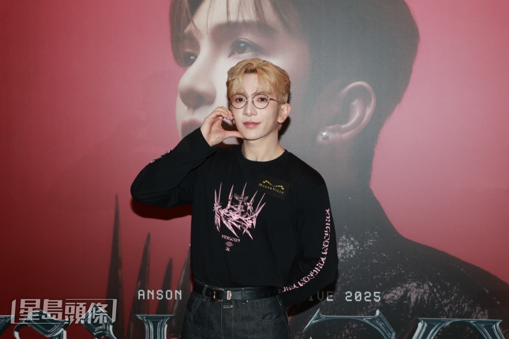 他透露這幾天忙到早上6時才睡覺，因會看神徒給他的評論。