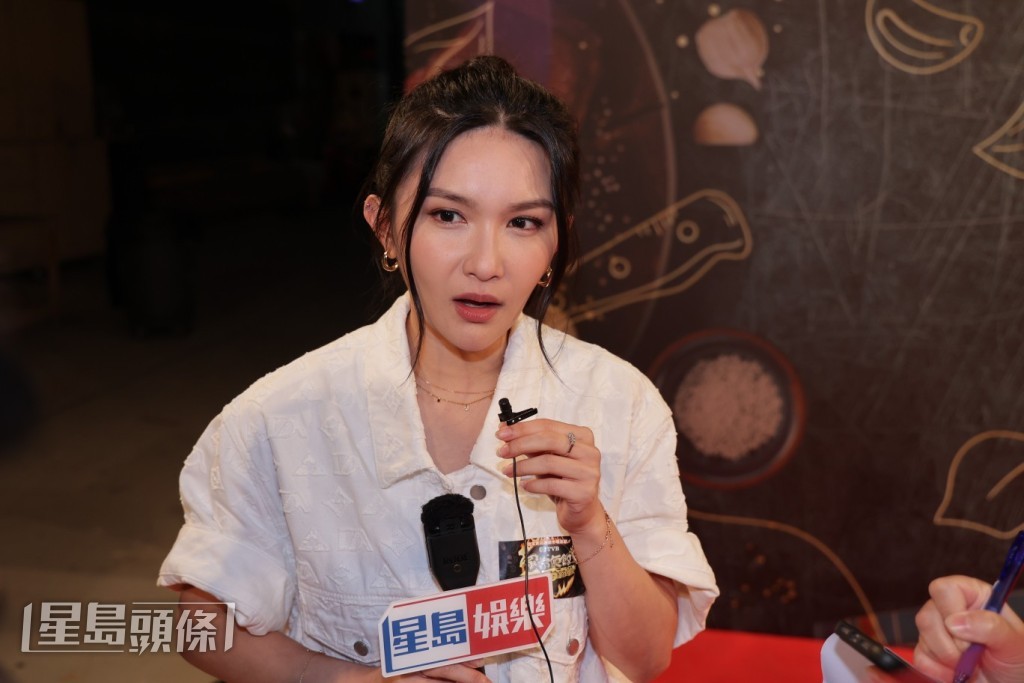 她笑言爸爸關禮傑不煮齋食還意見多，指他是只會食和批評的「食評家」！