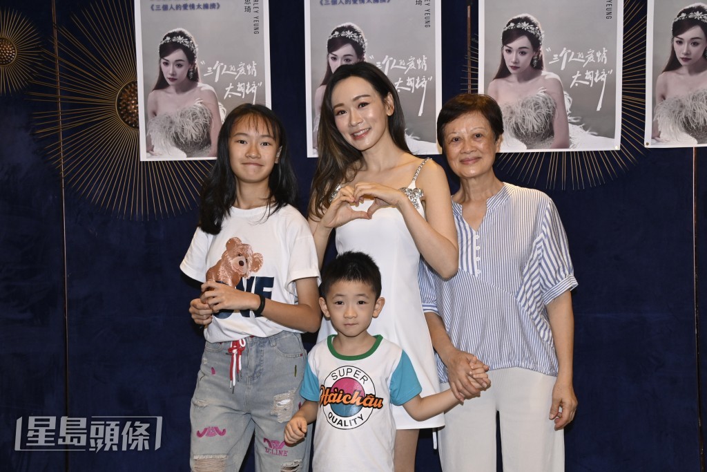思琦與家人一齊好幸福啊！