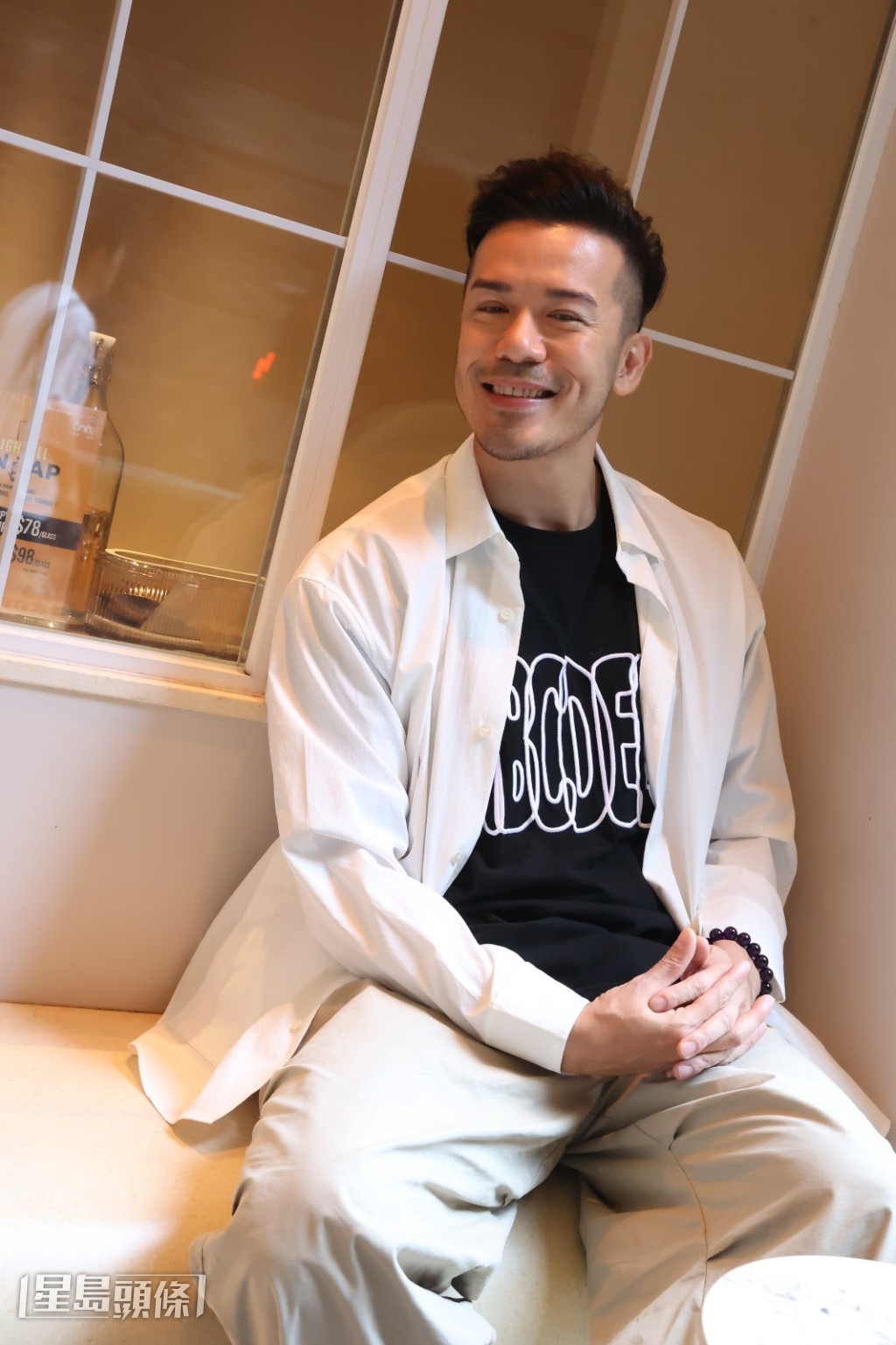 沈震軒覺得藝人與老師很相似,所以他覺得自己是在教育人。 沈震軒覺得藝人與老師很相似,所以他覺得自己是在教育人。