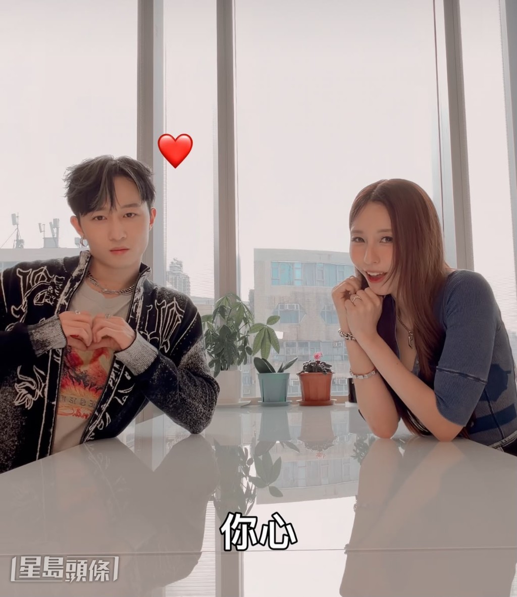 在社交媒體上,TELLER不時與歌手合唱,包括COLLAR成員Ivy So。 在社交媒體上,TELLER不時與歌手合唱,包括COLLAR成員Ivy So。
