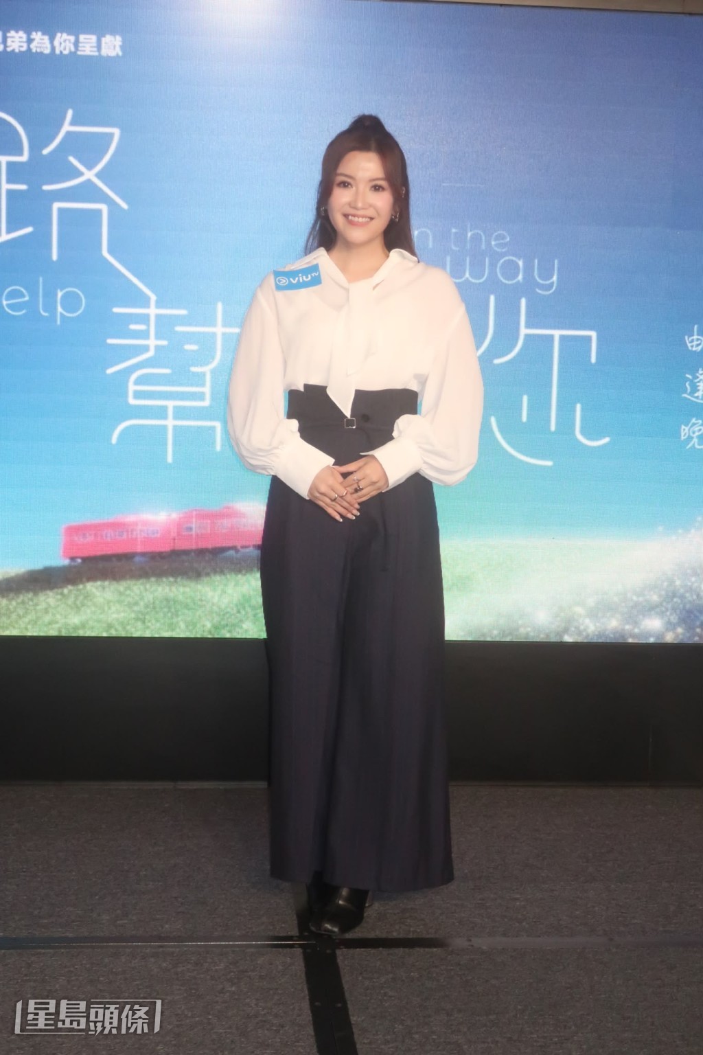 練美娟在《沿路幫緊你》中的身分,是為委託人完成心願。 練美娟在《沿路幫緊你》中的身分,是為委託人完成心願。