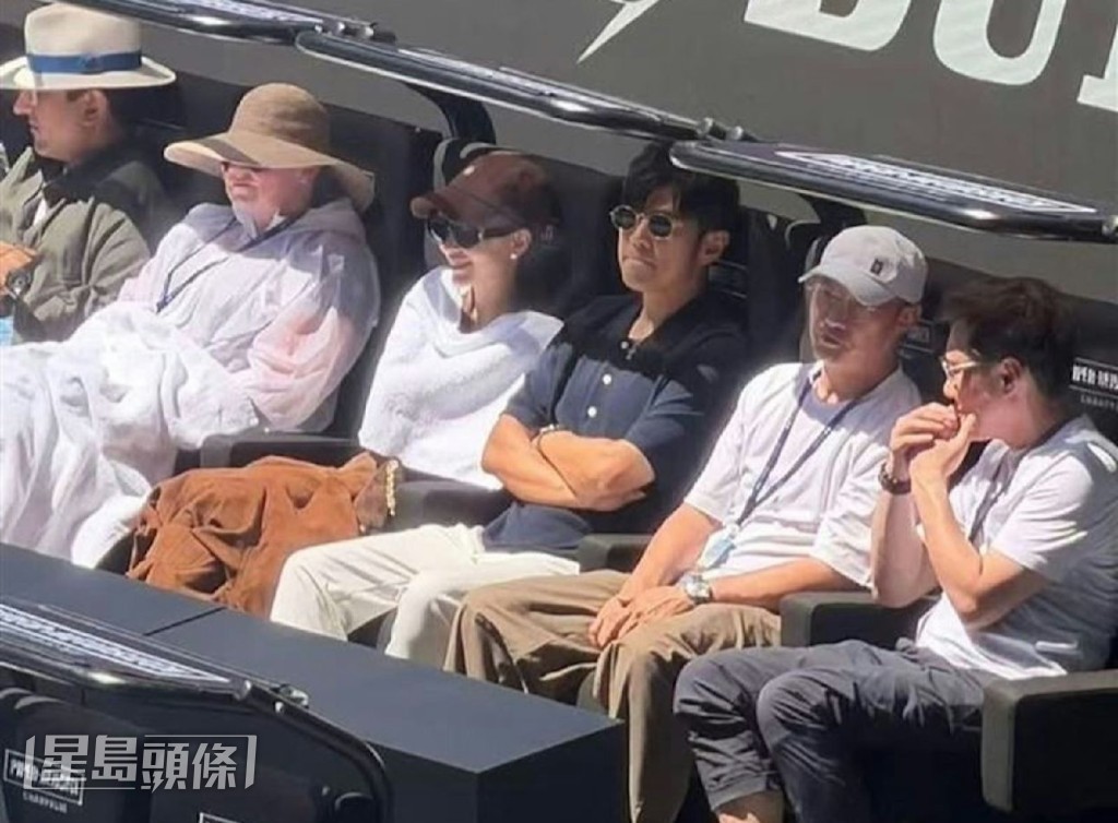 二人被捕獲現身澳洲墨爾本公園，一同觀看阿爾卡拉斯（Carlos Alcaraz）對決茲維列夫（Alexander Zverev）的頂尖對決。