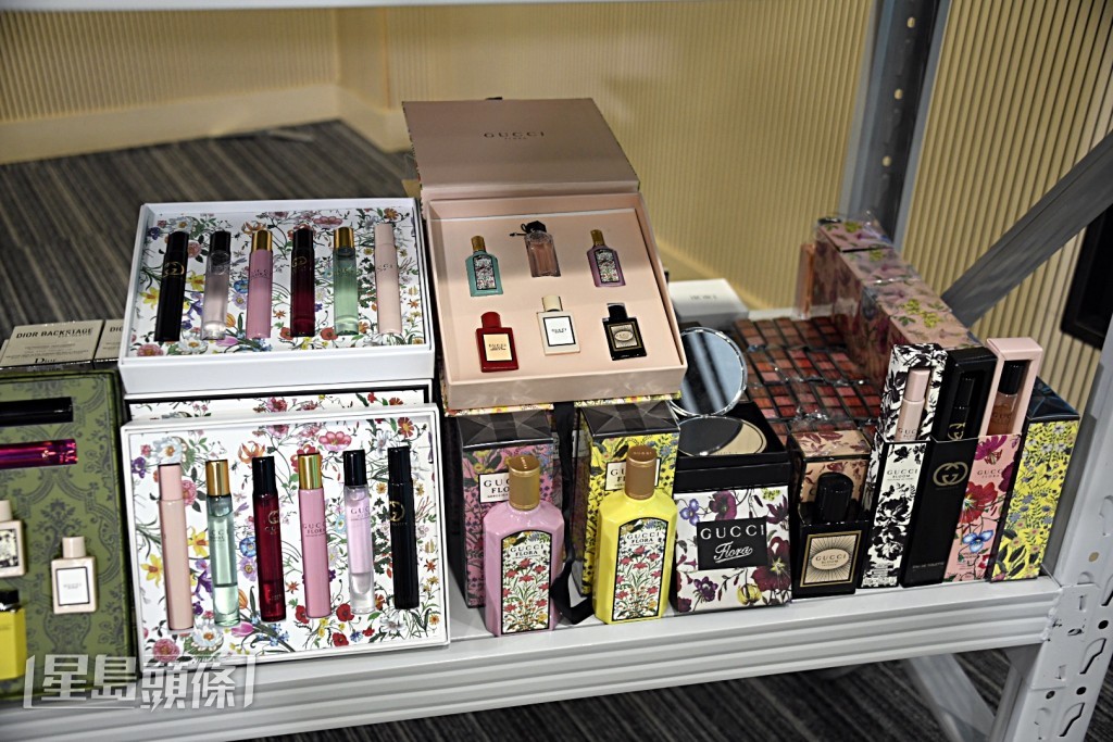 海關展示檢獲的物品。楊偉亨攝