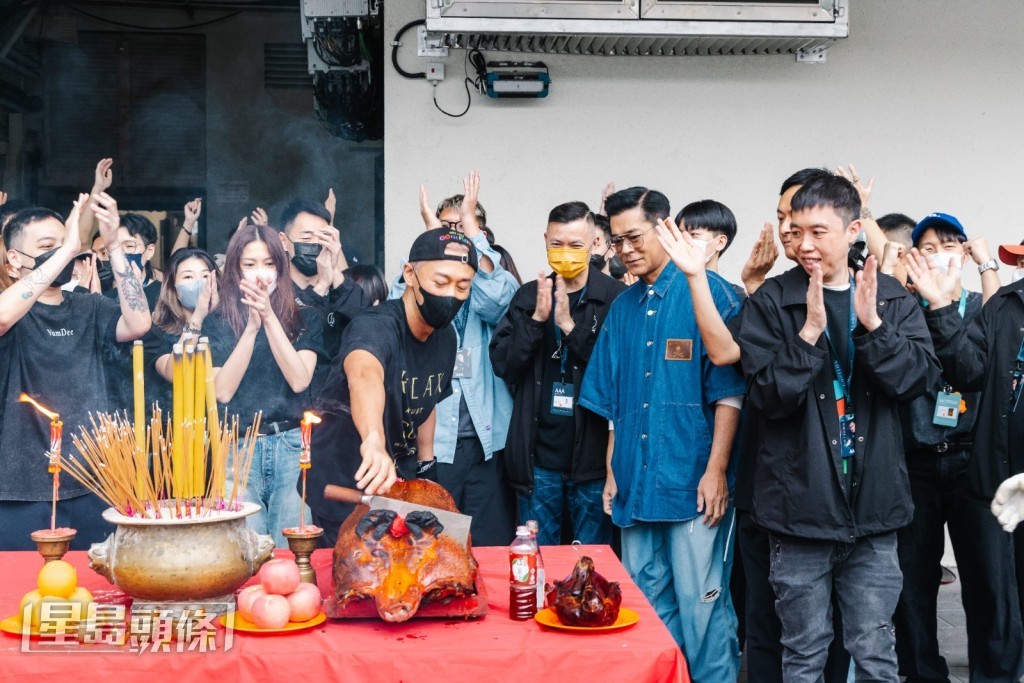 林峯今日下午在紅館舉行拜神儀式。 林峯今日下午在紅館舉行拜神儀式。