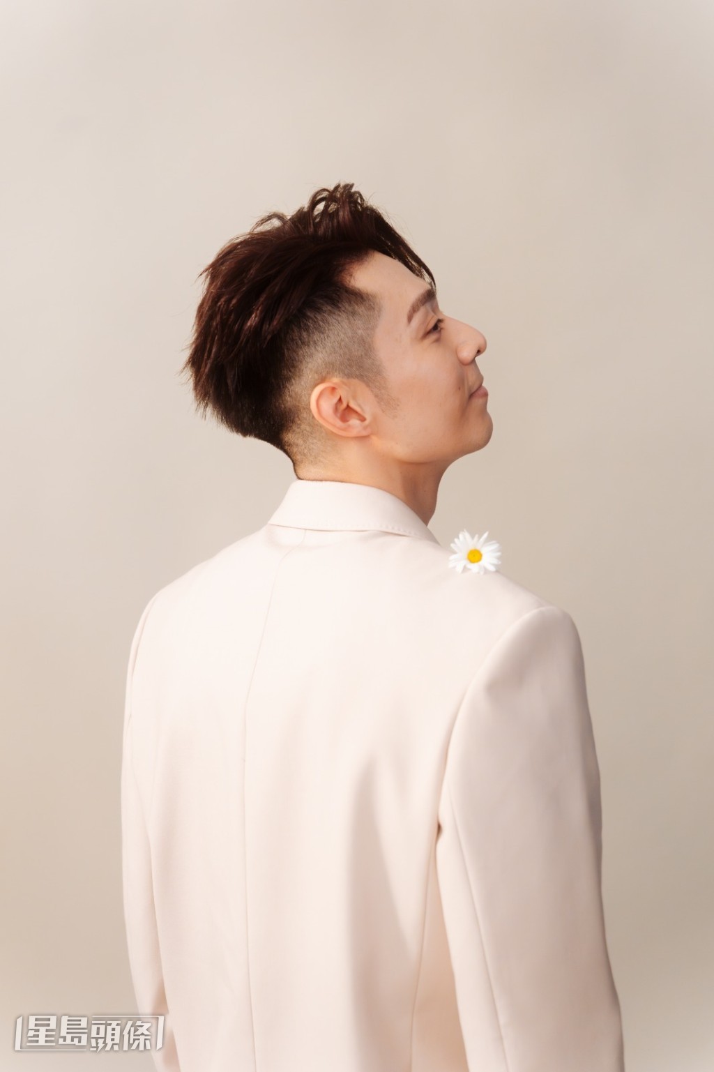 見面會海報除了帥之外，亦充滿春天氣息。