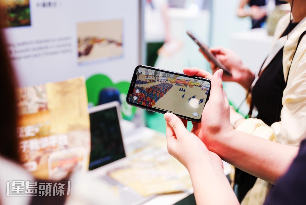 蔡若蓮提到過去一年當局推出了一系列教師專業發展活動，包括舉辦逾430項數字教育專業發展課程。資料圖片