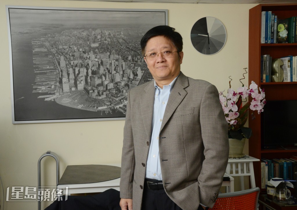 关焯照认为要对本地居民征收陆路离境税,以降低频繁北上意欲。资料图片 关焯照认为要对本地居民征收陆路离境税,以降低频繁北上意欲。资料图片