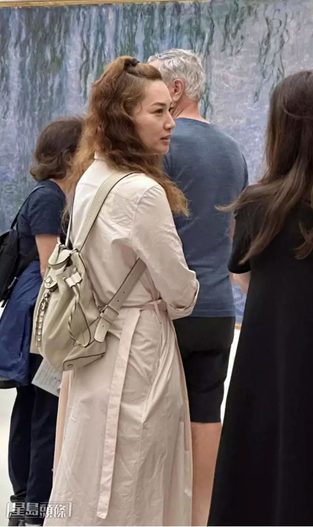 徐子珊被網民發現在巴黎博物館出現。 徐子珊被網民發現在巴黎博物館出現。