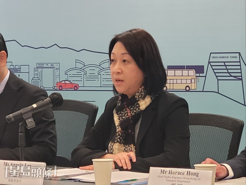 運輸署署長李頌恩表示,昨日(20日)已召見了隧道費服務商,嚴正表達署方對服務商表現的不滿,並訓示要做全面調查及徹底跟進,本周內提交報告。趙克平攝 運輸署署長李頌恩表示,昨日(20日)已召見了隧道費服務商,嚴正表達署方對服務商表現的不滿,並訓示要做全面調查及徹底跟進,本周內提交報告。趙克平攝