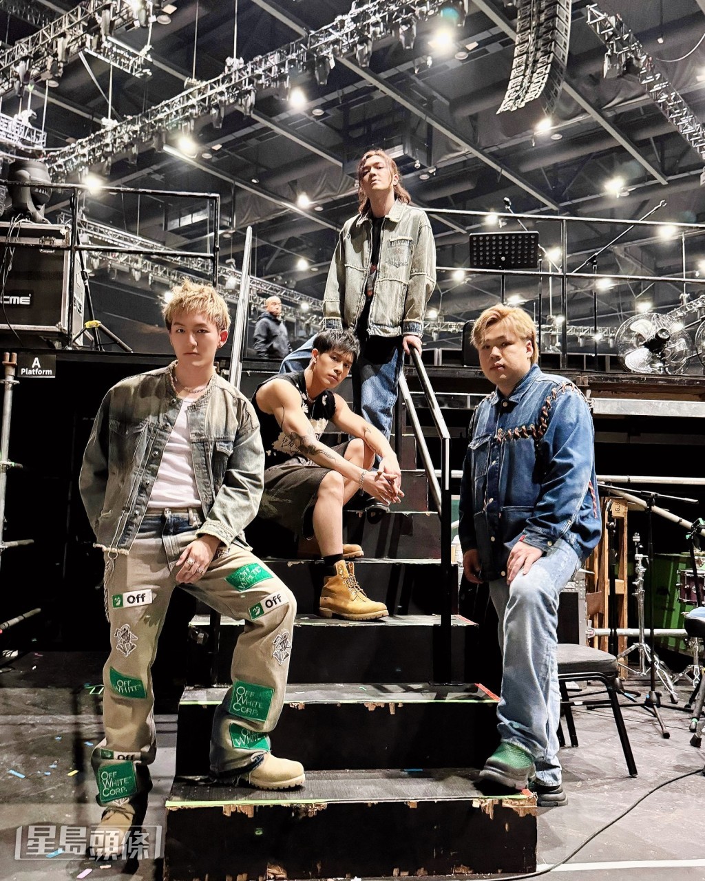 Zpecial難得來到水上樂園夾Band，當然要配合場地來一個夏日造型，炒熱氣氛。