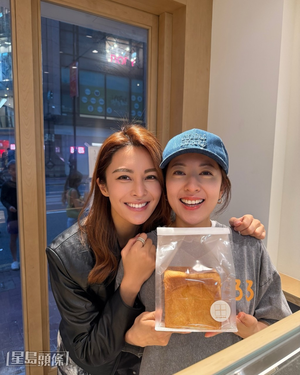 近日傳出其麵包店生意下滑大不如前?她澄清生意不錯,接下不少新店開張的到會、婚禮美食。 近日傳出其麵包店生意下滑大不如前?她澄清生意不錯,接下不少新店開張的到會、婚禮美食。