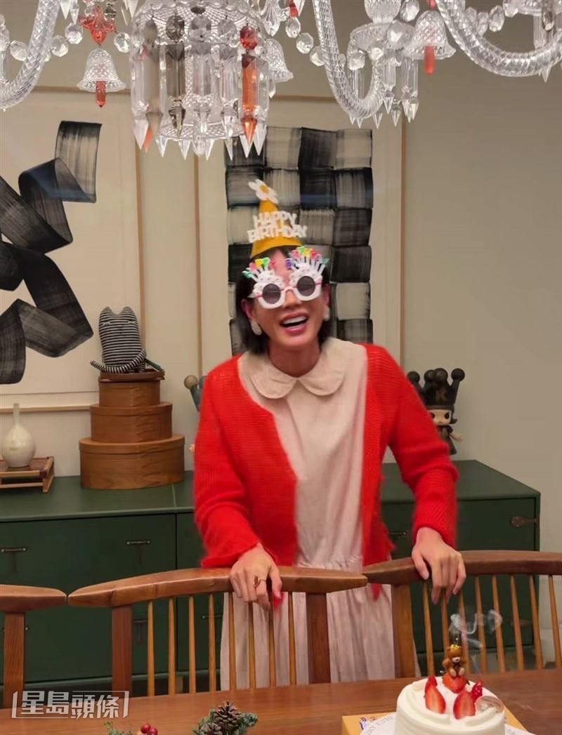 孫藝珍被兒子的舉動而笑到彎腰。