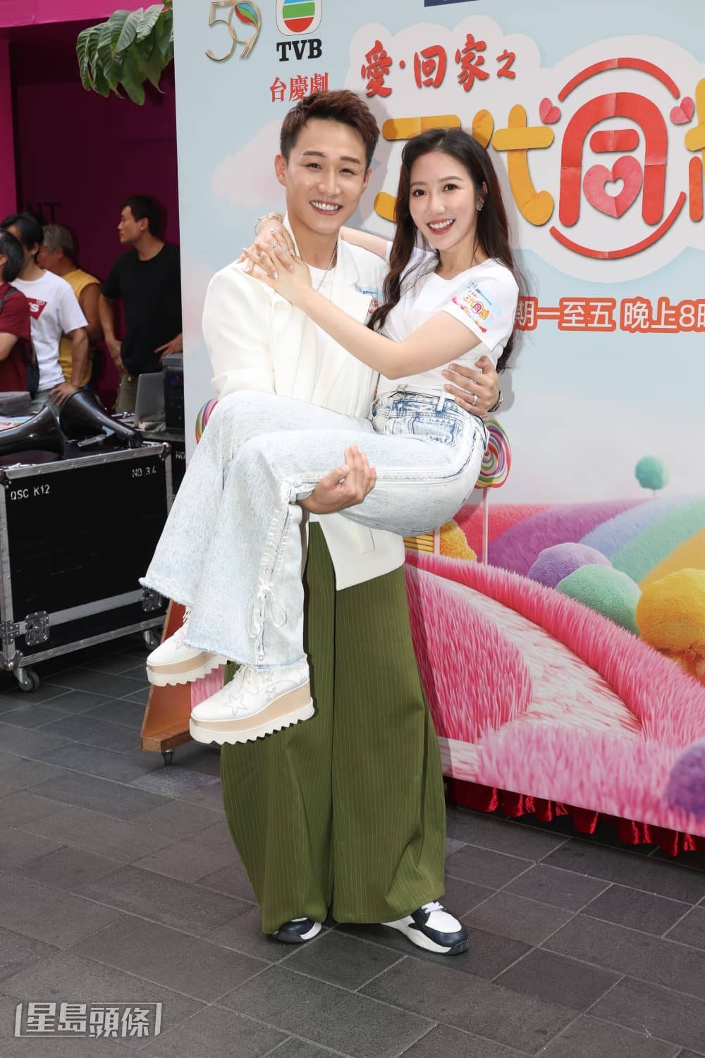 何依婷說親密戲主要是看劇本和當時的氛圍，尺度和劇情都要適合，不可以為所欲為。