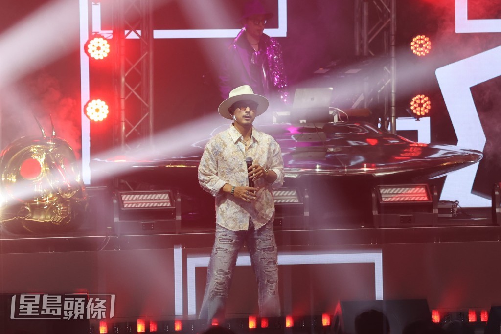 林德信昨晚以嘉賓身份出席《Y2K 心急人上電音祭》音樂會。 林德信昨晚以嘉賓身份出席《Y2K 心急人上電音祭》音樂會。