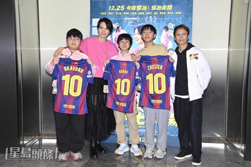 梁詠琪指他們都是演員之一,謝票活動是演員分工合作,誰有空就由誰去做,對小演員來講也是好好的經驗。 梁詠琪指他們都是演員之一,謝票活動是演員分工合作,誰有空就由誰去做,對小演員來講也是好好的經驗。