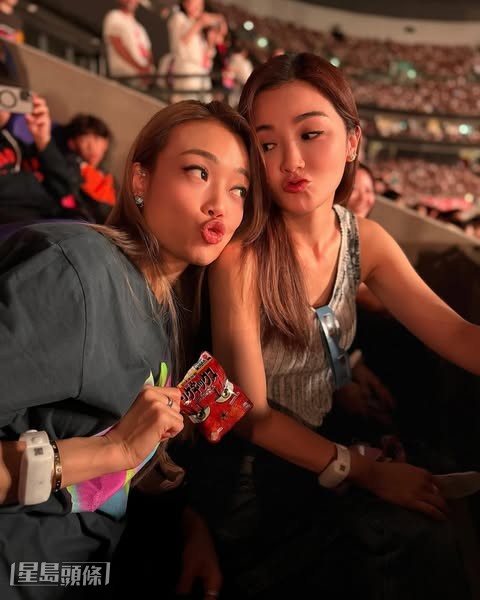 阿Sa與容祖兒是演唱會partner,早前齊齊去睇Coldplay。 阿Sa與容祖兒是演唱會partner,早前齊齊去睇Coldplay。