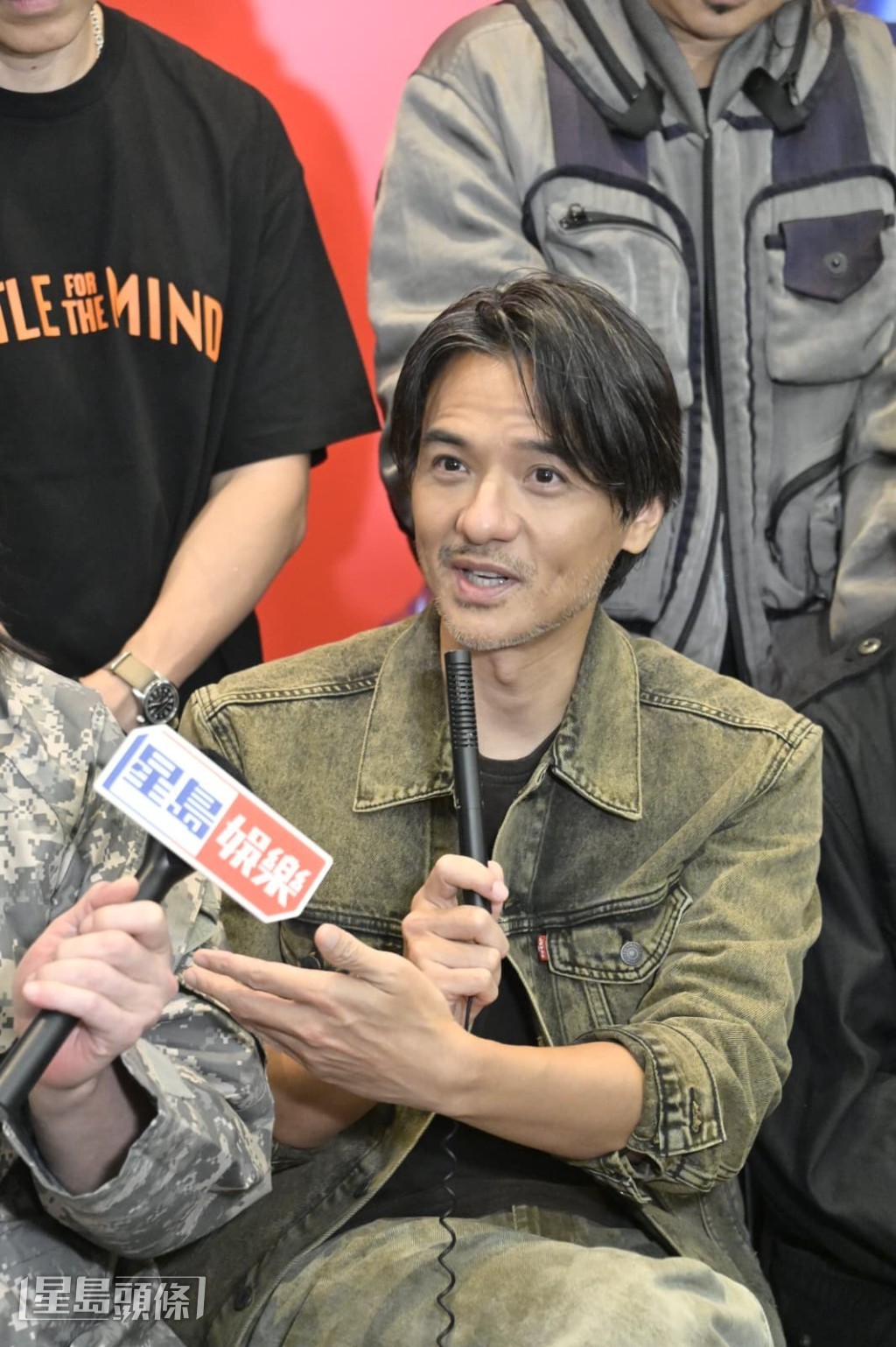 問到覺得葉劉是否好玩？馮德倫說：「佢肯咁樣玩都OK啦！」