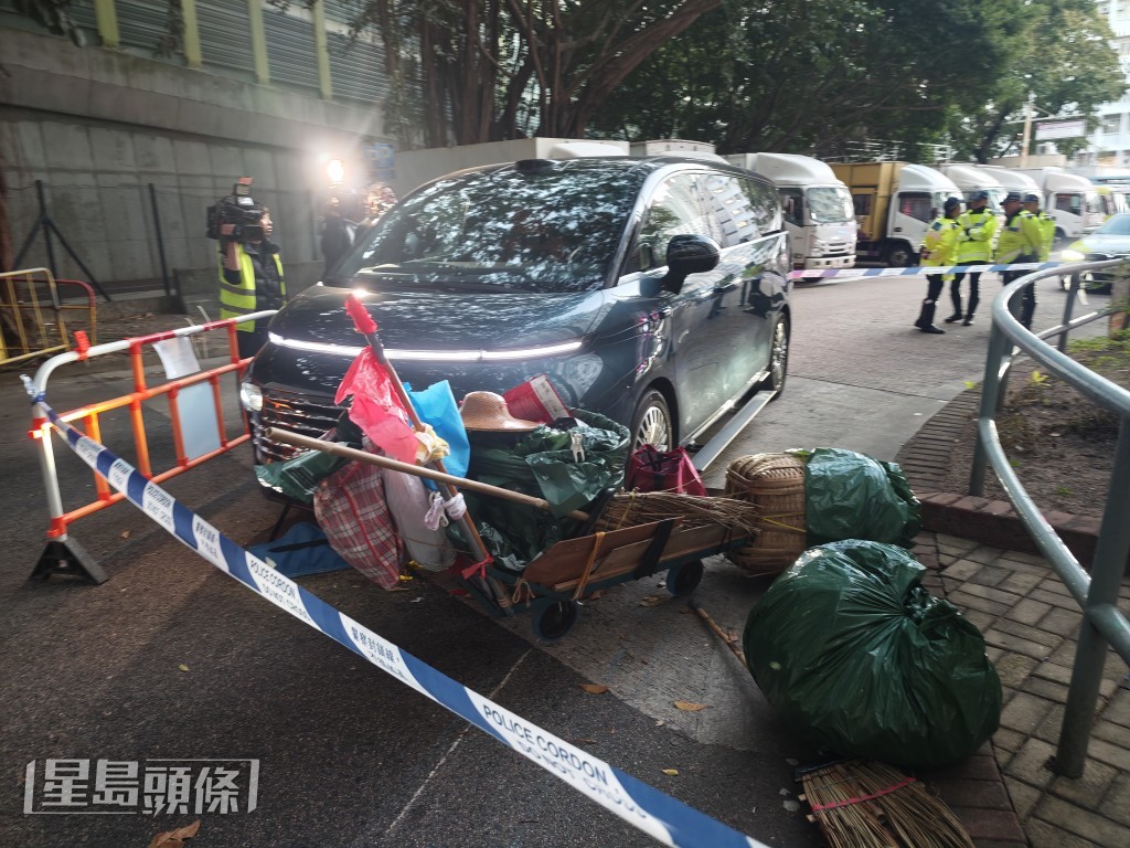 私家車撞飛清潔工。