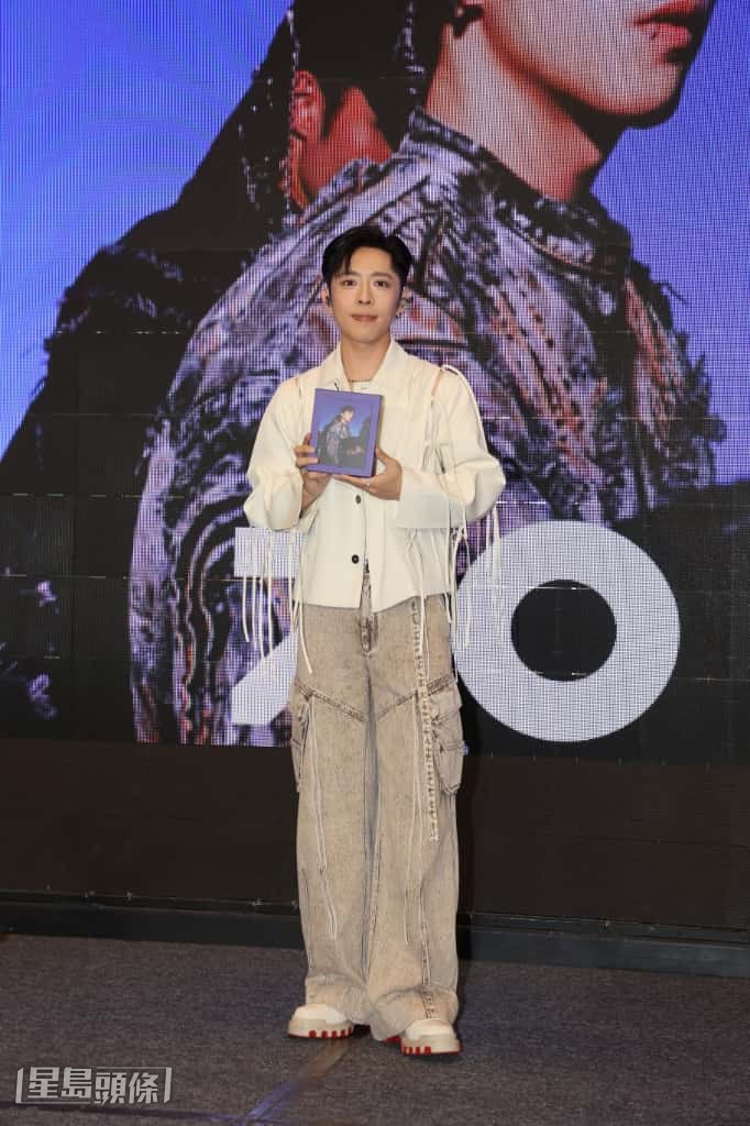 他指專輯同演唱會名字原本不是《e to E》,而是《Finding Edan》想表達自己成長。 他指專輯同演唱會名字原本不是《e to E》,而是《Finding Edan》想表達自己成長。