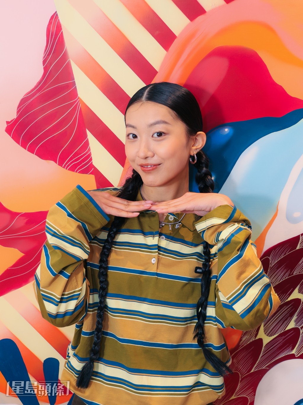 頂着星二代光環的康堤，其實亦如尋常少女般活潑精靈。